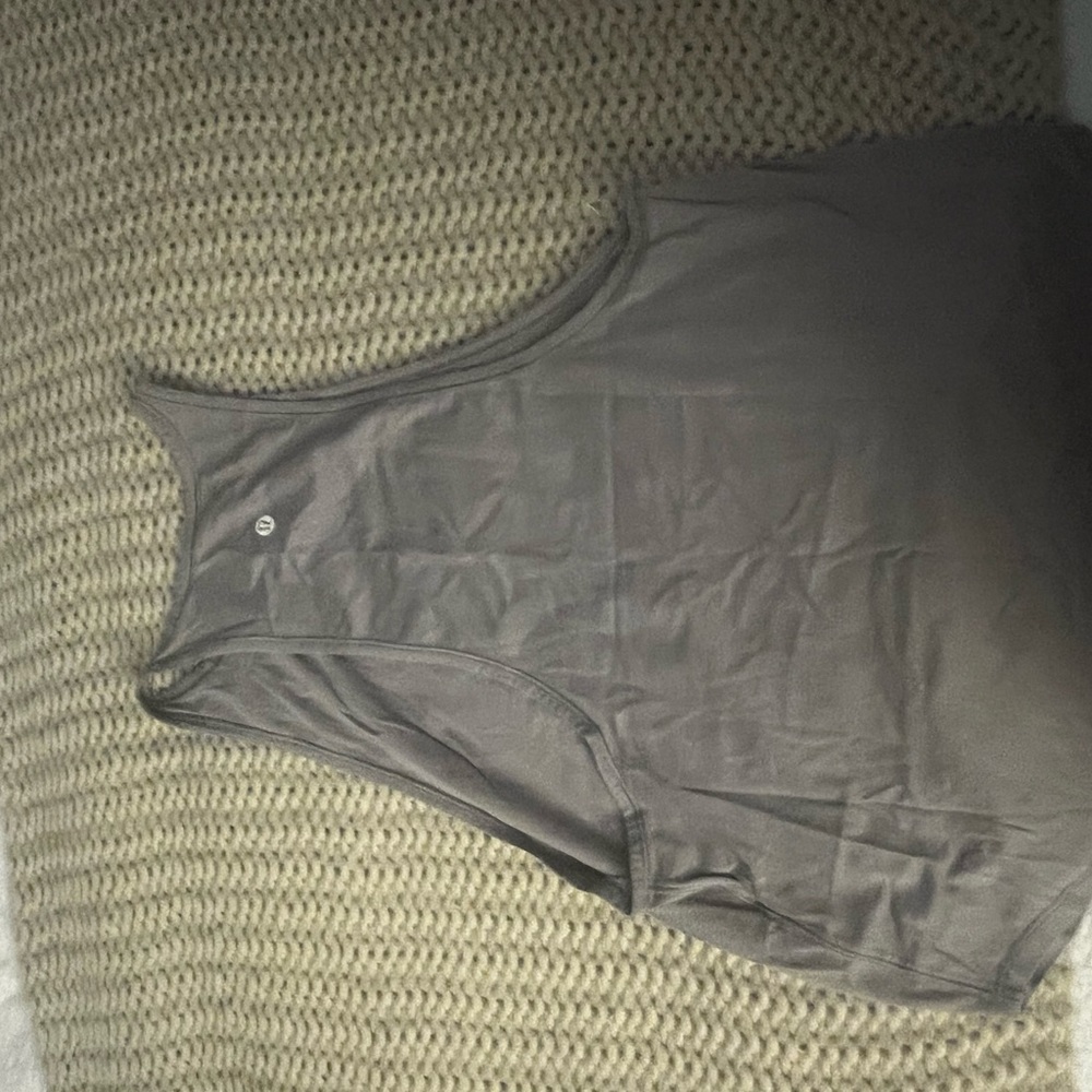 Lululemon grey tank top Size: 6. Barely worn!